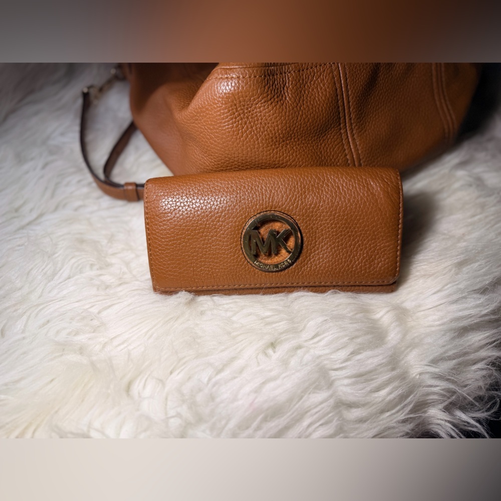 Michael Kors Brown Leather Hobo Bag and Wallet - Picture 5 of 8